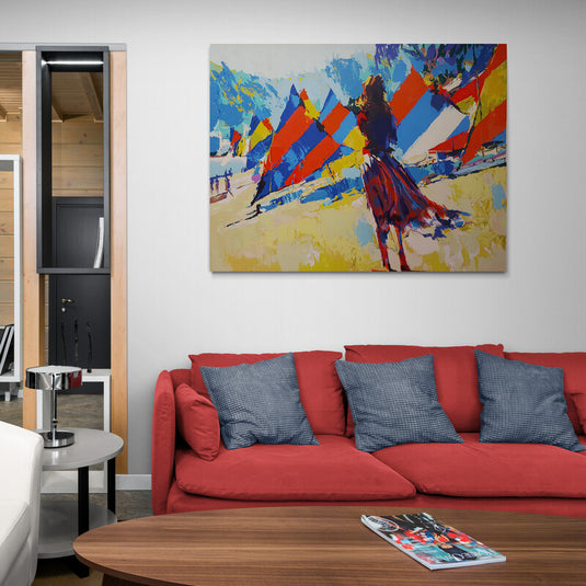 Pintura abstracta de mujer entre banderas coloridas ondeantes.