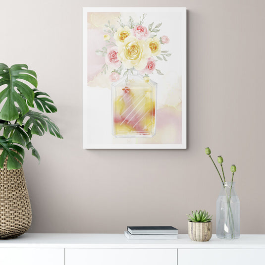 Acuarela floral con rosas pastel en botella translúcida