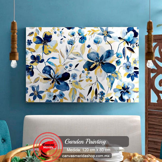 Pintura floral en tonos de azul y amarillo con toques dorados sobre fondo blanco