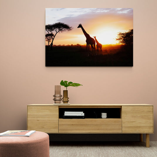 Cuadro_decorativo_madre_jirafa_y_cria_en_atardecer_africano_con_arboles_de_acacia