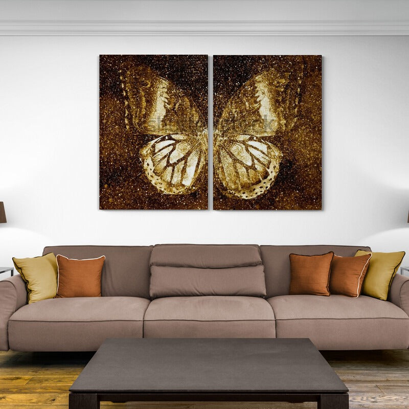 Díptico artístico de mariposa con fondo dorado brillante