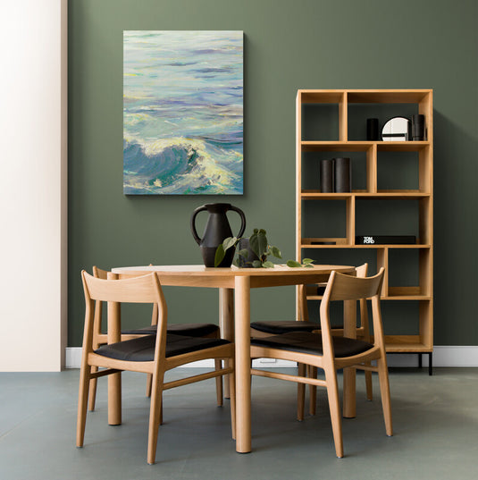 Pintura al óleo de un mar tranquilo en tonos pastel