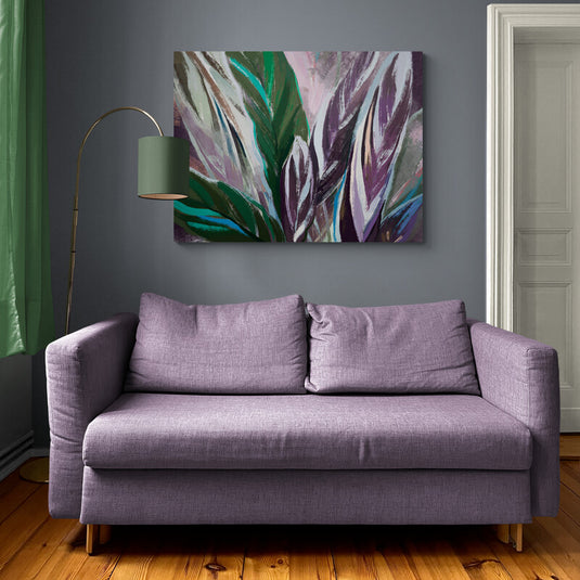 Cuadro decorativo botánico con hojas en tonos verdes y púrpuras, estilo abstracto y moderno.