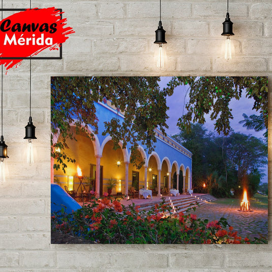 Hacienda colonial mexicana iluminada al atardecer