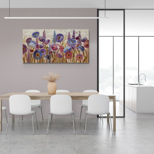 Pintura de campo de flores silvestres con anémonas en tonos pastel