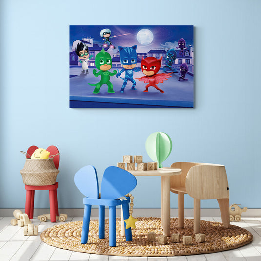 Cuadro decorativo infantil de los héroes en pijama, arte colorido con fondo nocturno y personajes animados.