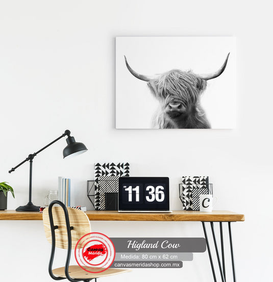 Lienzo blanco y negro de vaca Highland en oficina