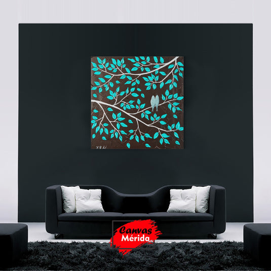 Pintura de ramas con hojas turquesa y mariposas sobre fondo oscuro