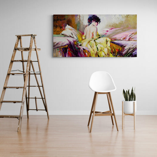 Mujer sentada cama pintura decorativa sensual