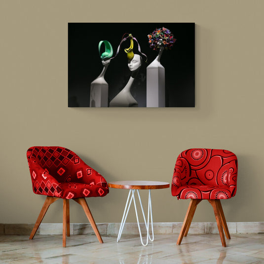 Esculturas Contemporáneas de Cabezas Femeninas Sosteniendo Elementos Abstractos Coloridos, Representación Artística de la Inspiración y Creatividad