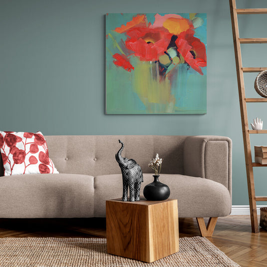 Pintura abstracta de flores rojas y naranjas con fondo verde