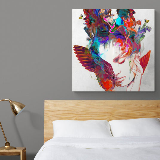 Retrato surrealista de mujer con explosión de colores y formas abstractas