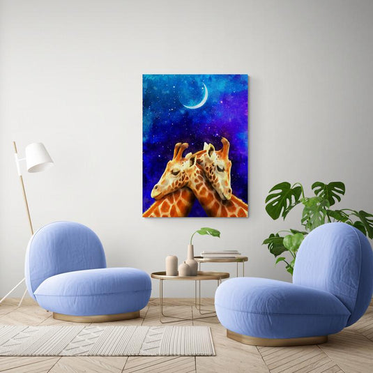 "Girafas bajo cielo nocturno estrellado con luna creciente"