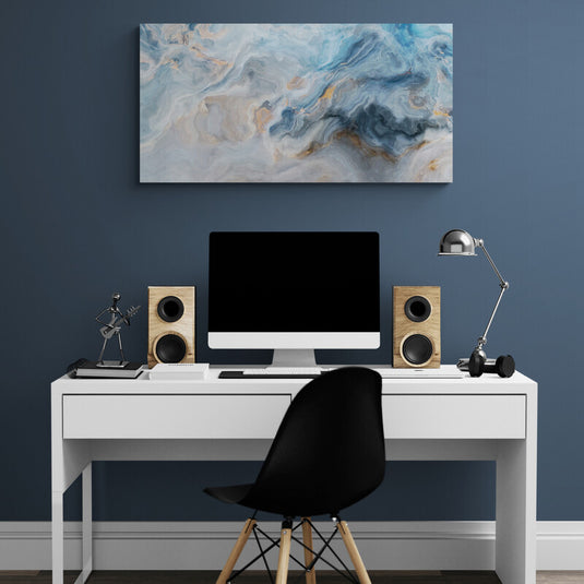 Cuadro abstracto con tonos de azul, gris y acentos dorados, inspirado en texturas celestiales