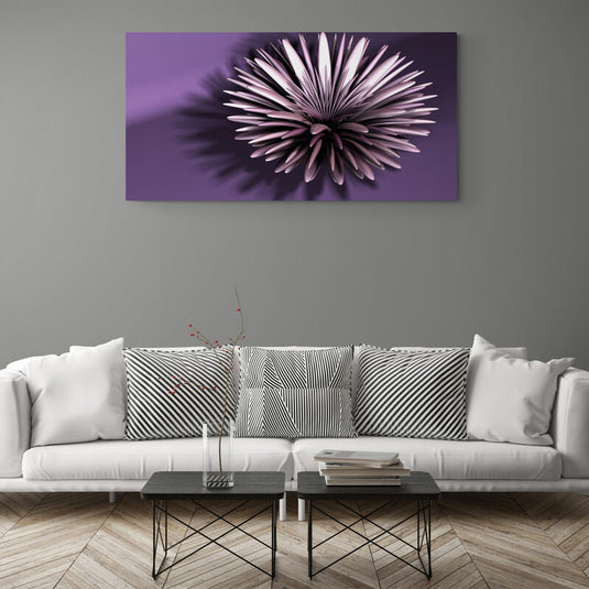 "Flor abstracta en tonos morados con juego de sombras"