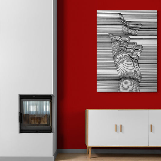 Cuadro de mano y mariposa formados por líneas en blanco y negro