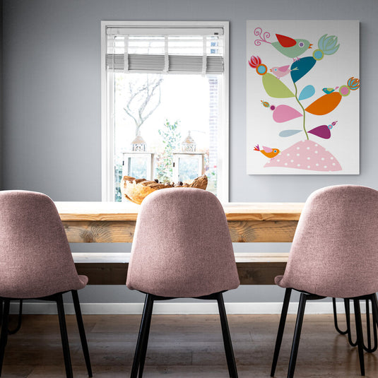 Cuadro decorativo con árbol estilizado en blanco, hojas coloridas en naranja, turquesa, rosa lila, esmeralda y aves contrastantes verde-rojo y naranja-rosa