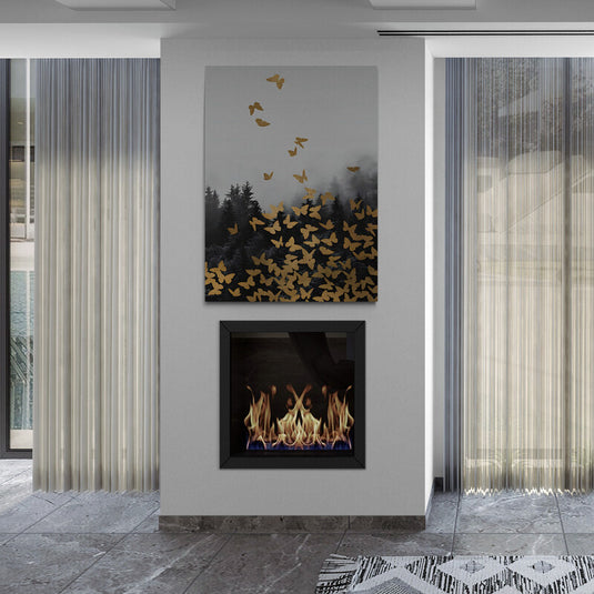 Mariposas doradas sobre bosque en tonos grises