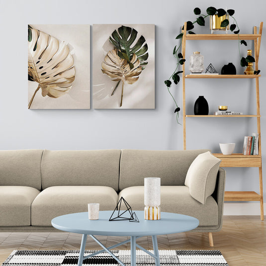 Hojas de Monstera estilizadas en tonos crema y verde sobre fondo neutro