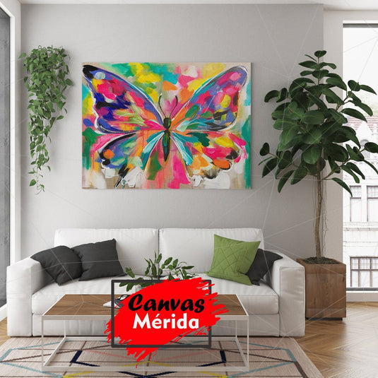 Mariposa colorida con alas desplegadas en tonos vibrantes sobre fondo beige y blanco