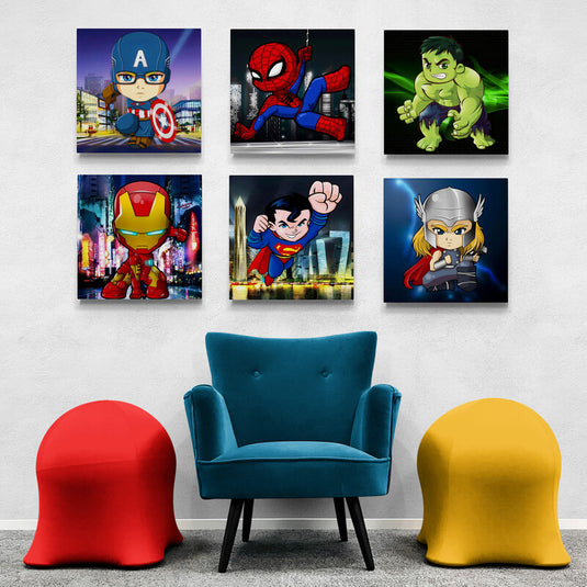 Set de cuadros decorativos estilo chibi con superhéroes como Capitán América, Spider-Man, Hulk, Iron Man, Superman y Thor – arte pop colorido para cuartos infantiles y coleccionistas geek