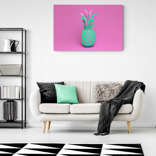 Piña bicolor verde y rosa sobre fondo rosa