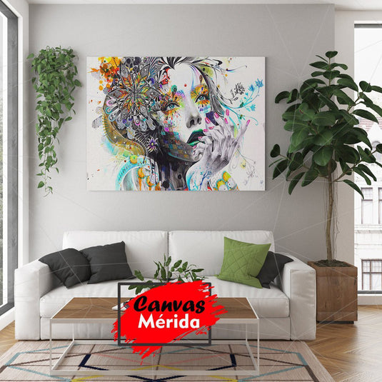 Retrato femenino con detalles florales y abstractos en colores vibrantes sobre fondo blanco