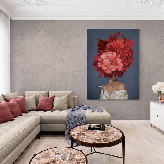 Mujer con Cabeza de Rosas Rojas