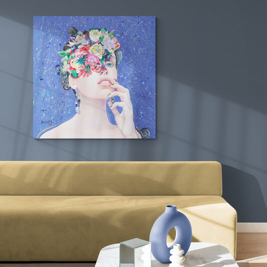 Mujer con Flores Coloridas