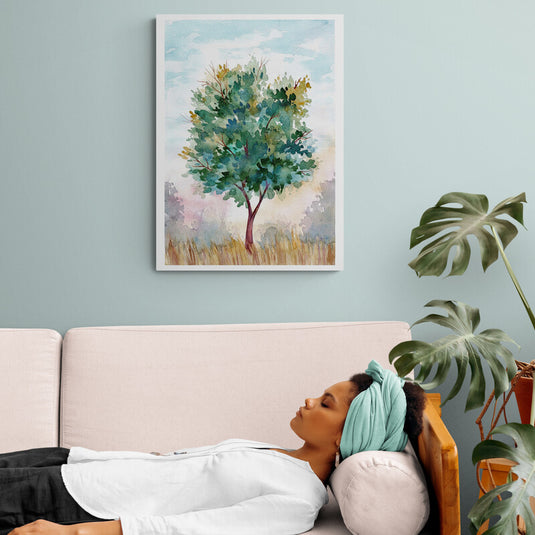 Cuadro decorativo de estilo acuarela, destacando un gran árbol de hojas verdes vibrantes