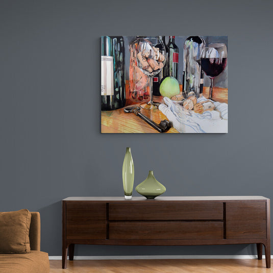 cuadro decorativo de vino tinto con botellas, copas y corchos sobre mesa de madera – estilo realista para comedor o cocina moderna