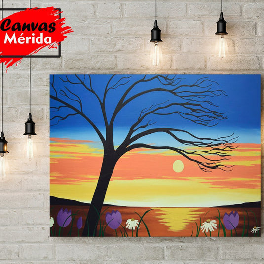 Atardecer en playa con sol reflejado, árbol oscuro sin hojas y flores blancas y moradas en cuadro decorativo