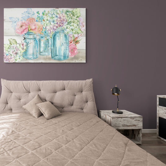 Pintura de flores primaverales en jarrones de cristal azul