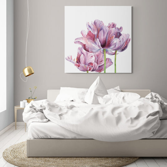 Pintura detallada de tulipanes en tonos púrpura y rosa