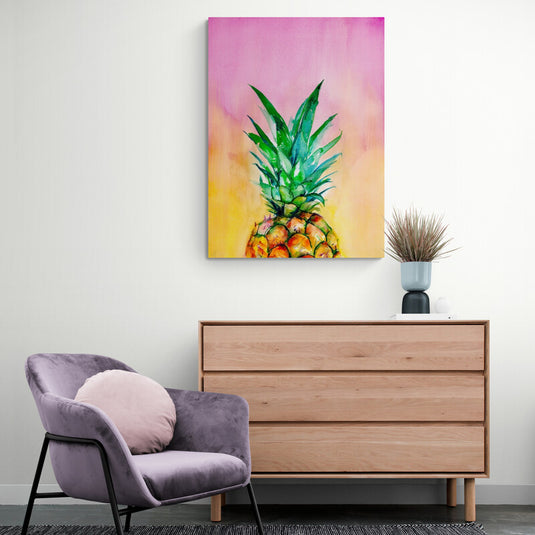 Piña colorida sobre fondo rosado en estilo acuarela