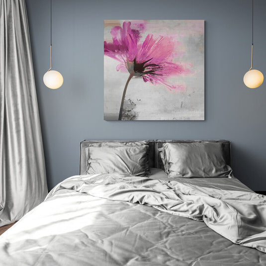 Flor rosa abstracta sobre fondo gris texturizado