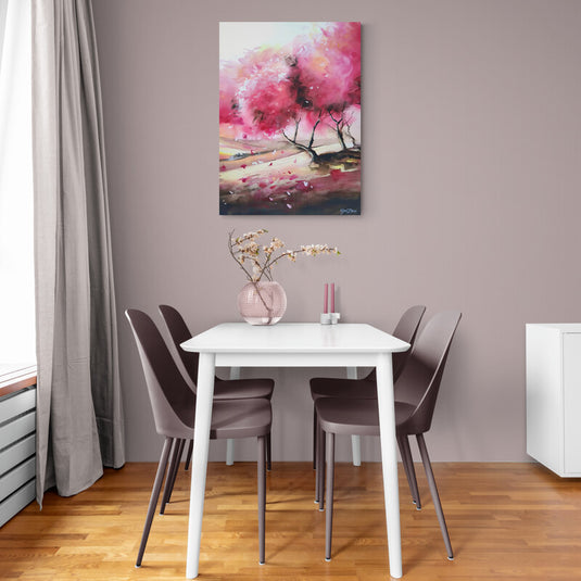 Sereno Paseo Natural: Cuadro Decorativo de Camino Crema Enmarcado por Árboles de Troncos Delgados y Hojas Rosa