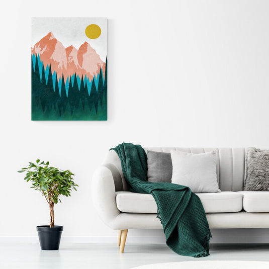 Cuadro paisajístico con montañas naranjas, pinos verdes y azules bajo un sol amarillo en fondo blanco.