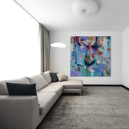 Cuadro abstracto figurativo en tonos azules y violetas con detalles orgánicos y líneas delicadas.