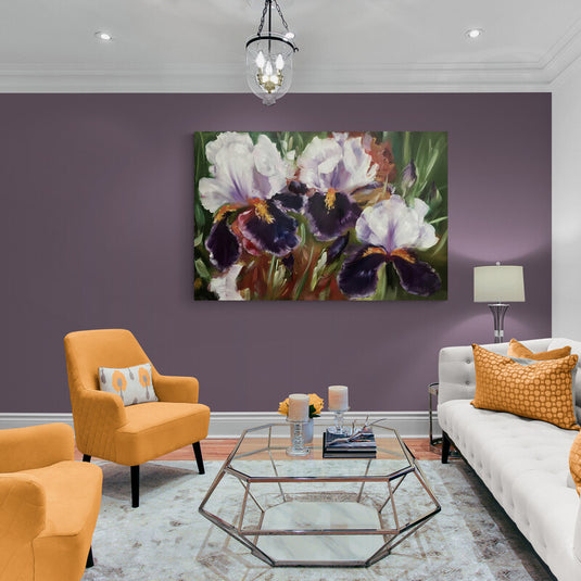 Pintura de iris bicolor en jardín verde