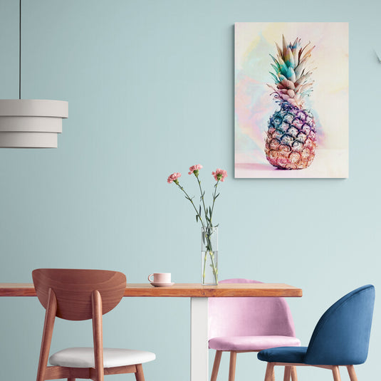 Piña multicolor en tonos pastel sobre fondo claro
