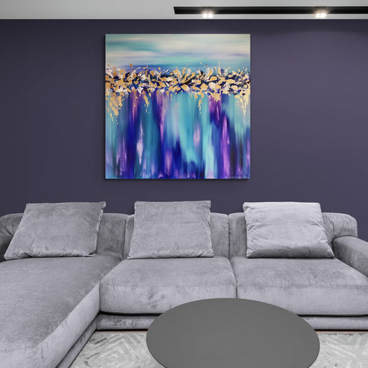 Pintura abstracta de horizonte dorado sobre aguas turquesas y púrpuras