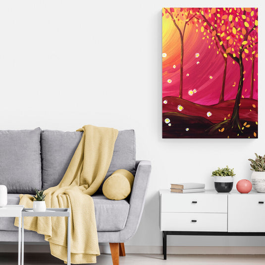 Cuadro_decorativo_fondo_rosado_rojo_amarillo_árboles_delgados_hojas_amarillas_rojas