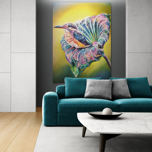 Cuadro Decorativo con Pájaro Amarillo, Rosa y Azul junto a una Flor en Fondo Amarillo Vibrante