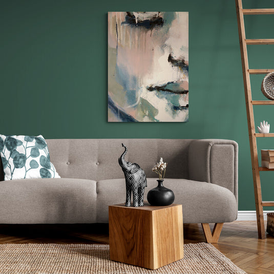 Cuadro abstracto de rostro fragmentado en tonos suaves, arte contemporáneo con textura expresiva, decoración moderna para interiores sofisticados.