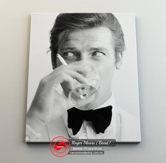 Retrato en blanco y negro de Roger Moore como James Bond
