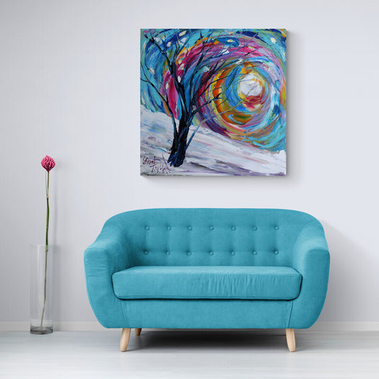 Árbol Enmarcado en Círculo de Colores Vibrantes: Rojos, Azules, Amarillos y Verdes