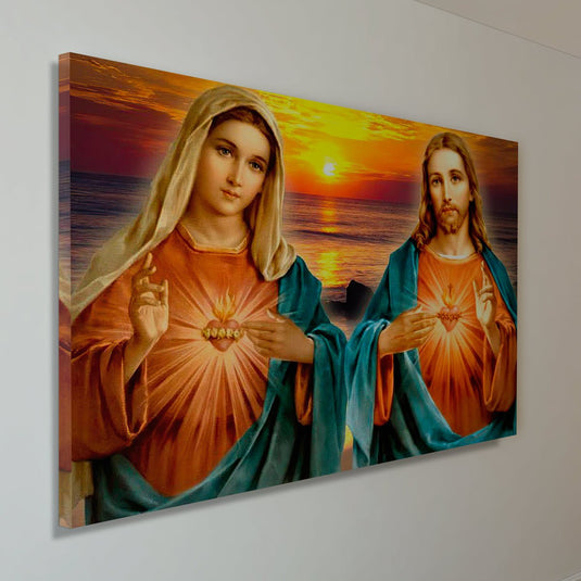 Representación de los Sagrados Corazones de Jesús y María con un atardecer sobre el océano de fondo