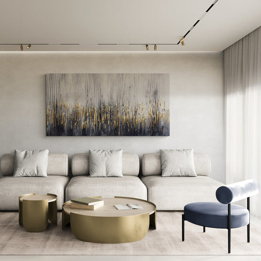 Pintura abstracta con chorreones en gris y trazos dorados