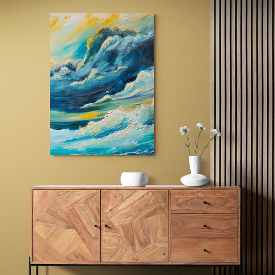 Pintura expresiva de una tormenta en el mar con cielo dramático